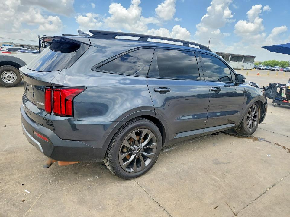 Photo 3 from auction – 2021 KIA SORENTO with VIN 5XYRKDLF2MG045336