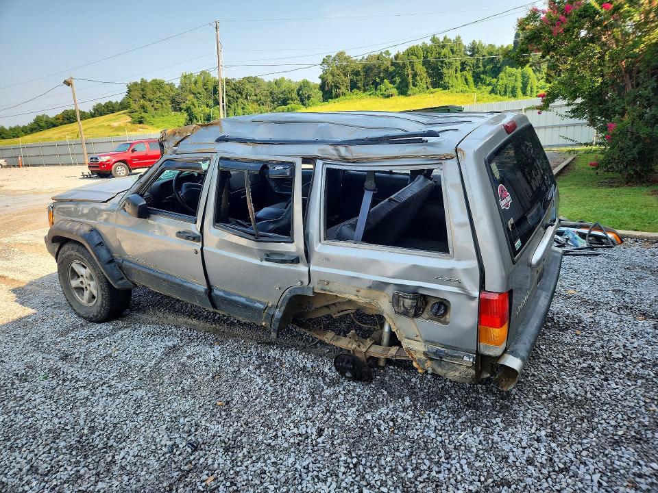Photo 2 from auction – 2001 JEEP CHEROKEE with VIN 1J4FF48S81L589055