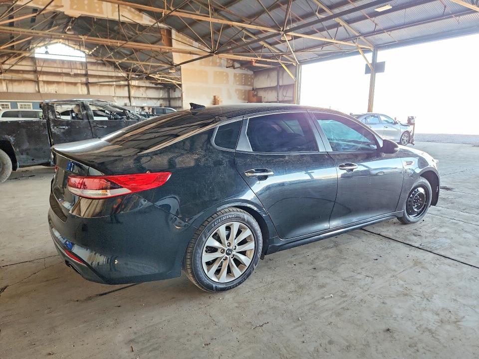 Фото 3 с аукциона – 2016 KIA OPTIMA с VIN 5XXGT4L34GG045602