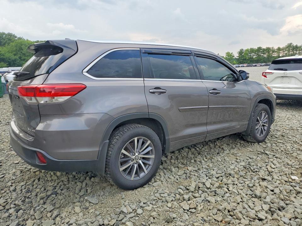 Photo 3 from auction – 2017 TOYOTA HIGHLANDER with VIN 5TDJZRFH4HS415407