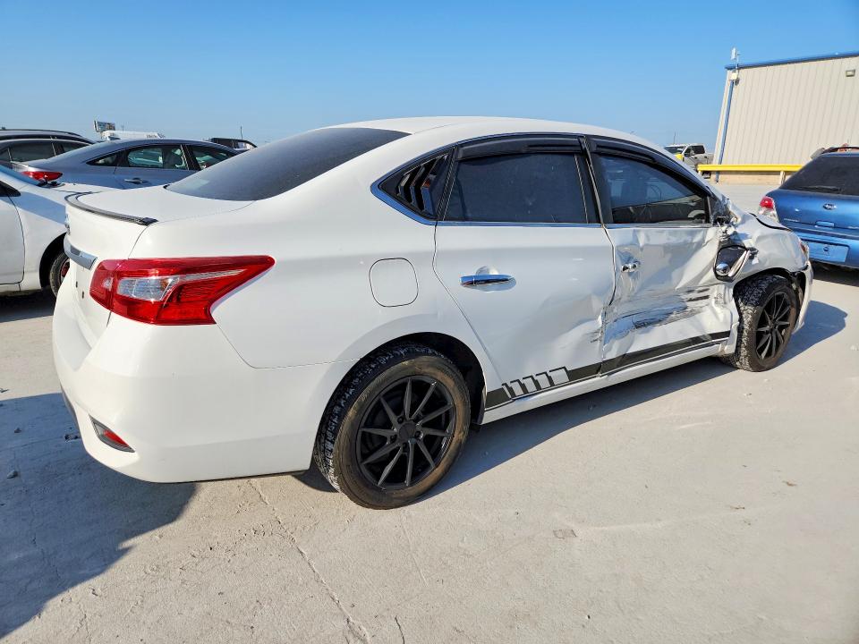 Photo 3 from auction – 2017 NISSAN SENTRA with VIN 3N1AB7AP5HY261728