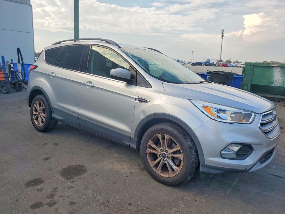 Photo 4 from auction – 2018 FORD ESCAPE with VIN 1FMCU0GD0JUA75183