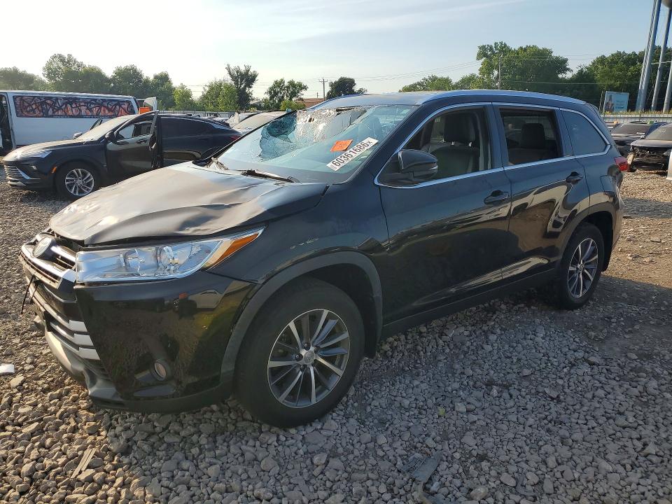 TOYOTA HIGHLANDER 2019 with VIN 5TDJZRFH6KS611629 - Photo from auction