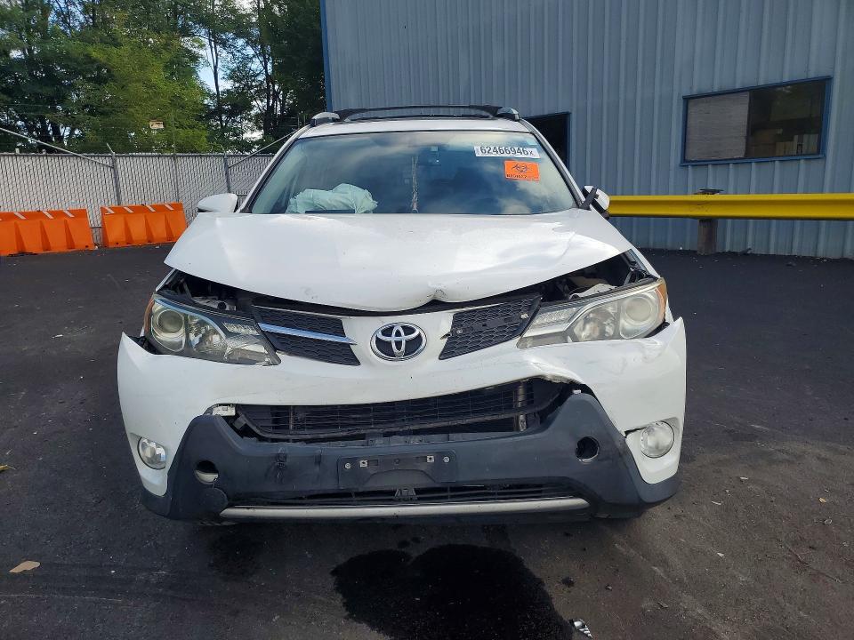 Photo 5 from auction – 2015 TOYOTA RAV4 with VIN JTMWFREV1FJ044528