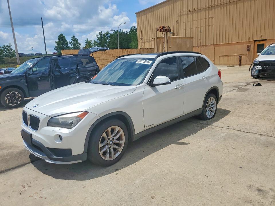 BMW X1 2015 with VIN WBAVL1C52FVY40199 - Photo from auction