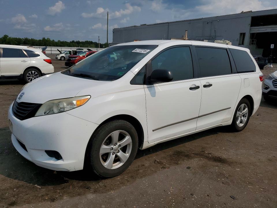 TOYOTA SIENNA 2015 with VIN 5TDZK3DC8FS546459 - Photo from auction