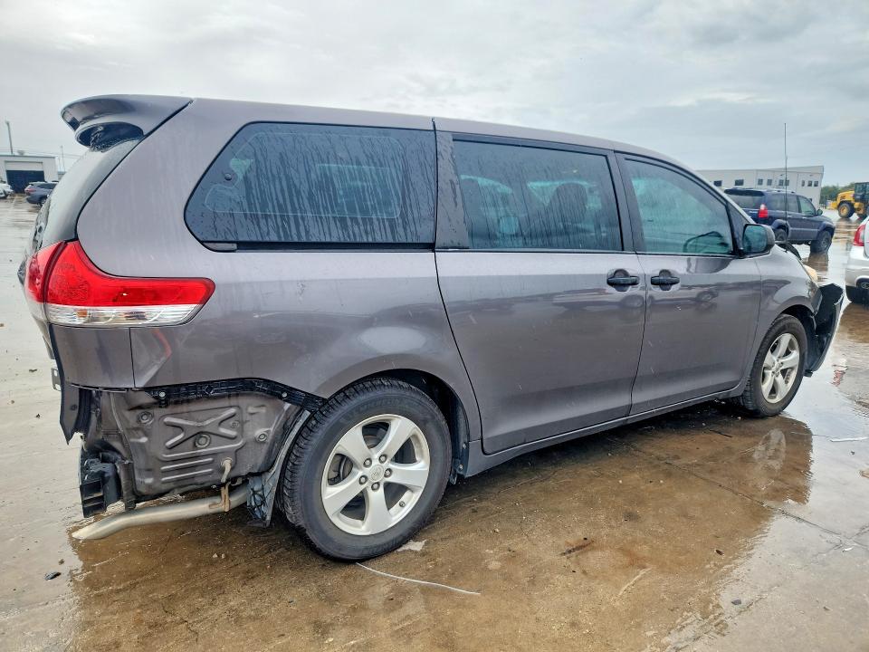 Photo 3 from auction – 2014 TOYOTA SIENNA with VIN 5TDZK3DC0ES455216