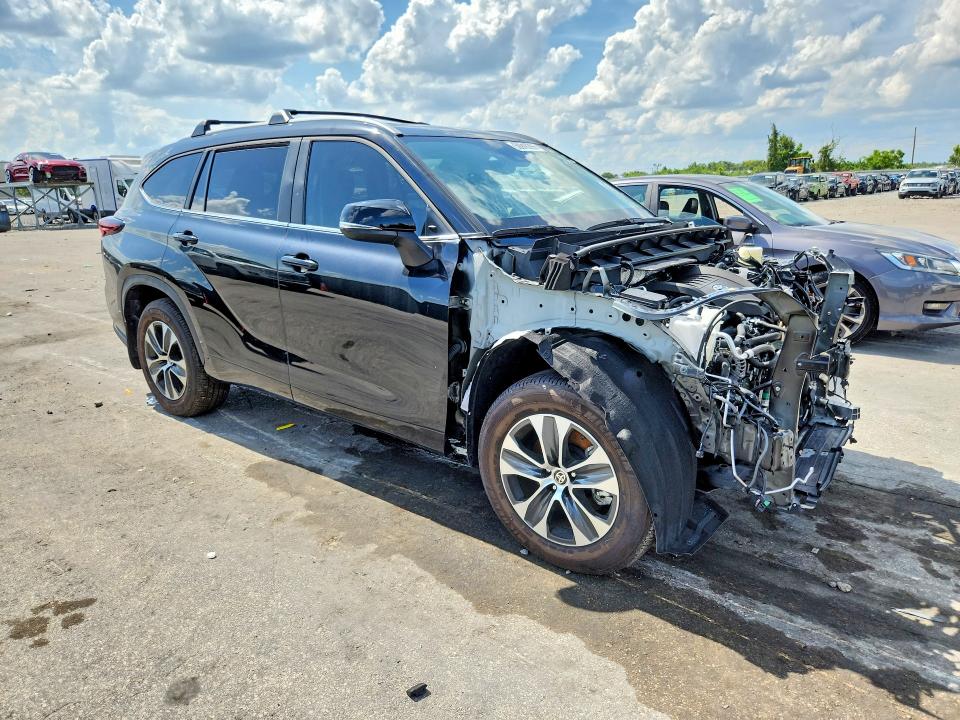 Photo 4 from auction – 2025 TOYOTA HIGHLANDER with VIN 5TDKDRAH4SS557578