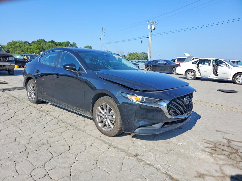 Photo 4 from auction – 2022 MAZDA 3 with VIN 3MZBPAA77NM307463
