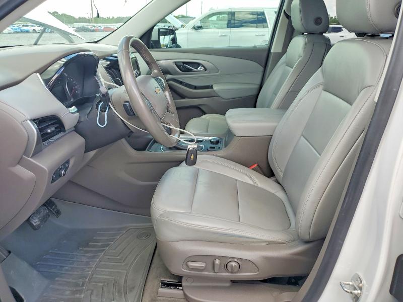 Photo 7 from auction – 2018 CHEVROLET TRAVERSE with VIN 1GNERHKW9JJ276112