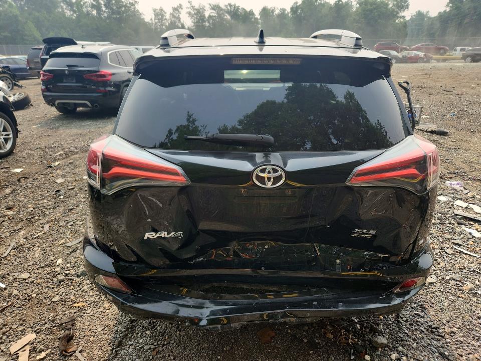 Foto 6 de la subasta – 2017 TOYOTA RAV4 con VIN 2T3RFREV4HW677090