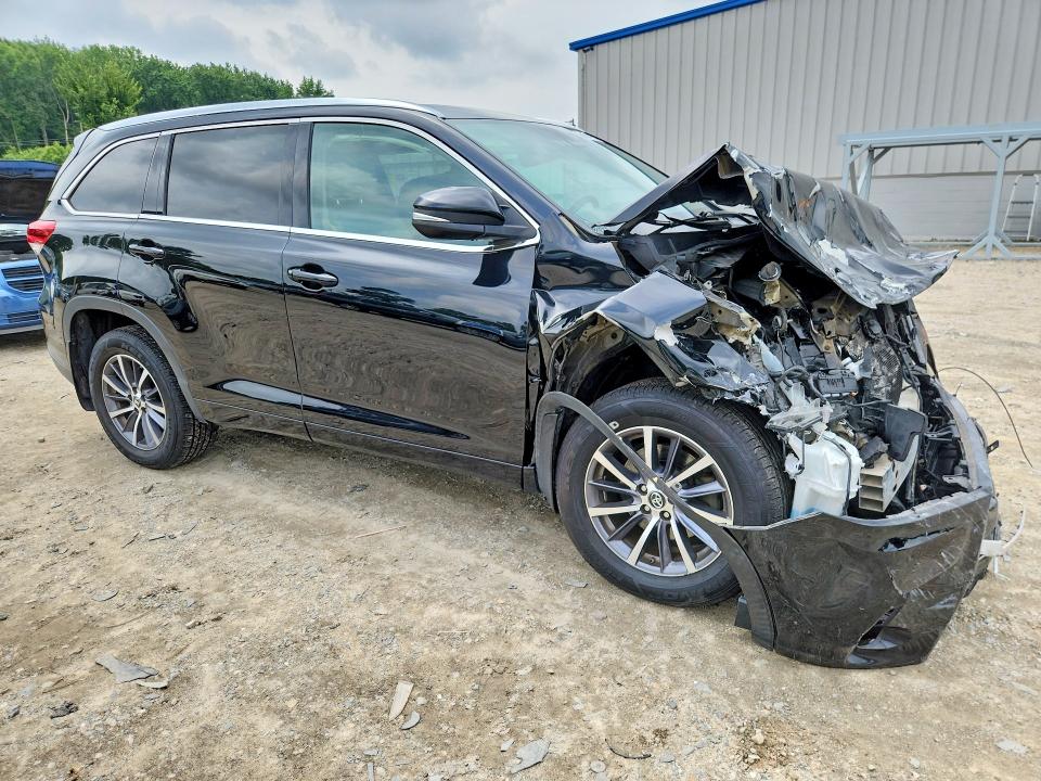Photo 4 from auction – 2017 TOYOTA HIGHLANDER with VIN 5TDJZRFH9HS460911