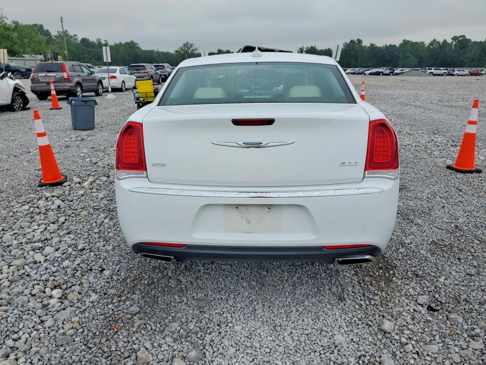 Photo 6 from auction – 2018 CHRYSLER 300 with VIN 2C3CCARGXJH191891