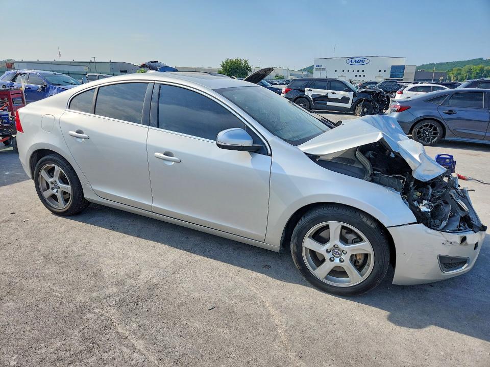 Photo 4 from auction – 2013 VOLVO S60 with VIN YV1612FH6D2221137