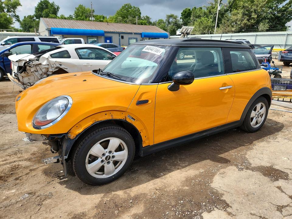 MINI COOPER 2016 with VIN WMWXP5C53GT739805 - Photo from auction