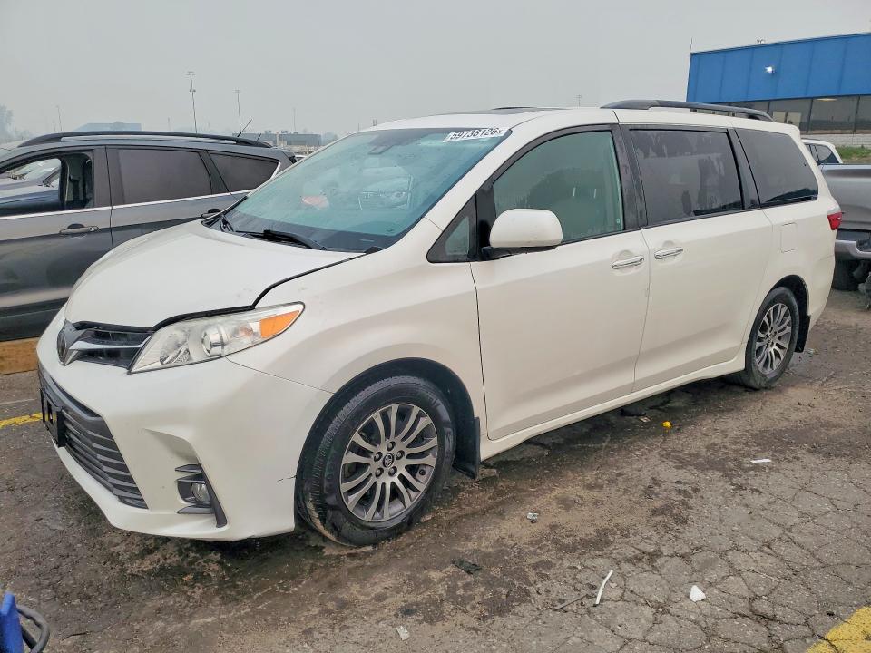 2019 TOYOTA SIENNA - Търг №59738126
