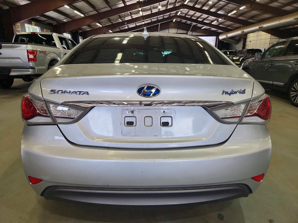 Photo 6 from auction – 2011 HYUNDAI SONATA with VIN KMHEC4A48BA004778