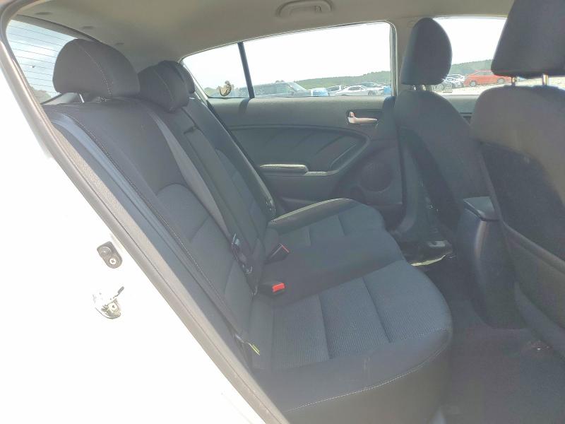 Photo 10 from auction – 2018 KIA FORTE5 with VIN KNAFK5A83J5773536
