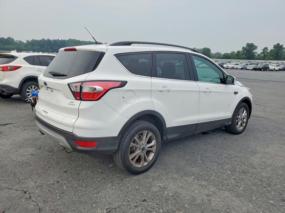 Photo 3 from auction – 2017 FORD ESCAPE with VIN 1FMCU0GD7HUD45925