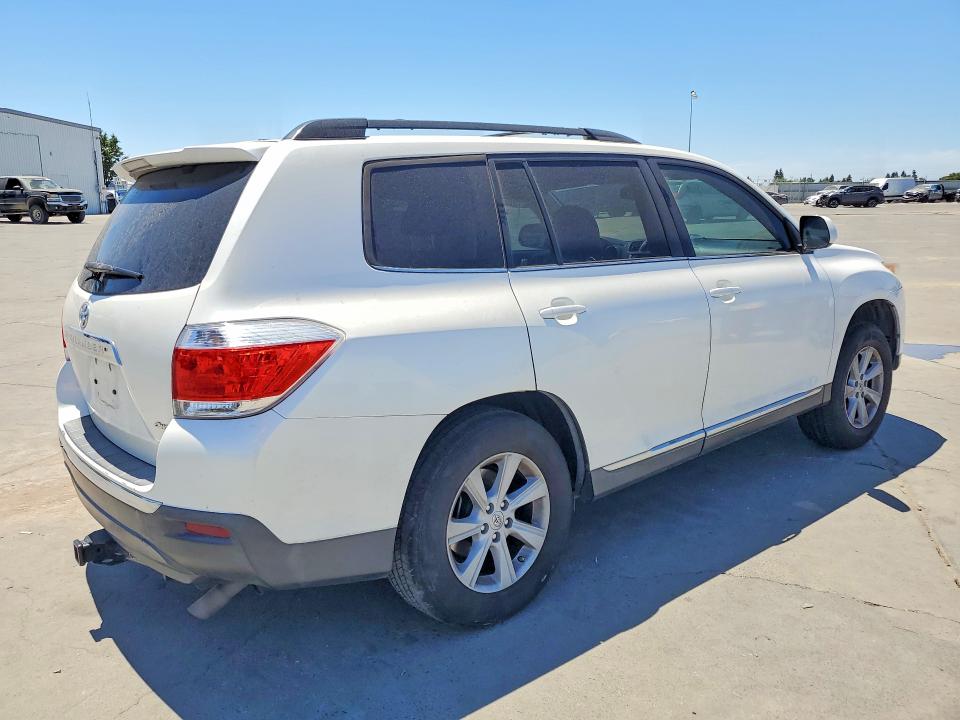 Photo 3 from auction – 2013 TOYOTA HIGHLANDER with VIN 5TDBK3EH7DS258814