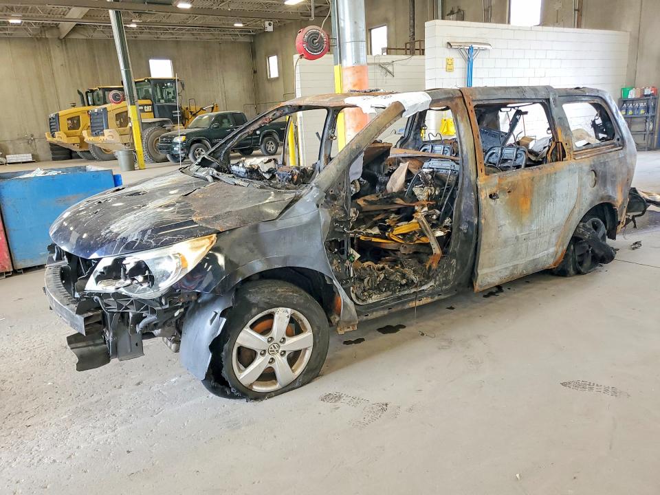 VOLKSWAGEN ROUTAN 2010 with VIN 2V4RW3D13AR424103 - Photo from auction