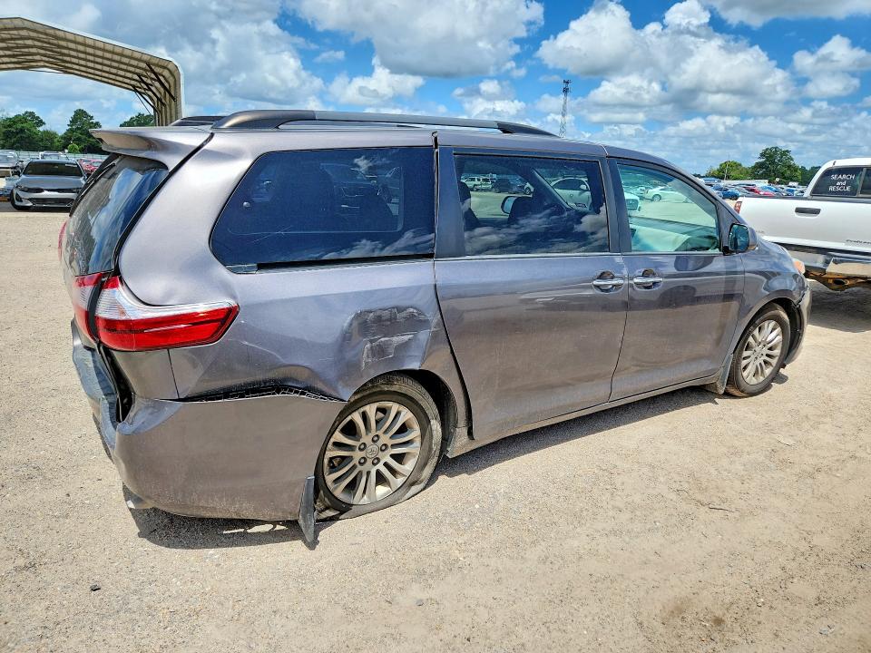 Photo 3 from auction – 2017 TOYOTA SIENNA with VIN 5TDYZ3DC1HS809336