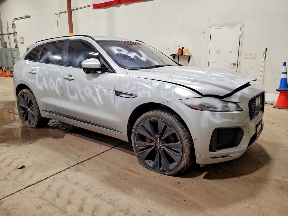 Zdjęcie 4 z aukcji – 2017 JAGUAR F-PACE z VIN SADCM2BV4HA057558
