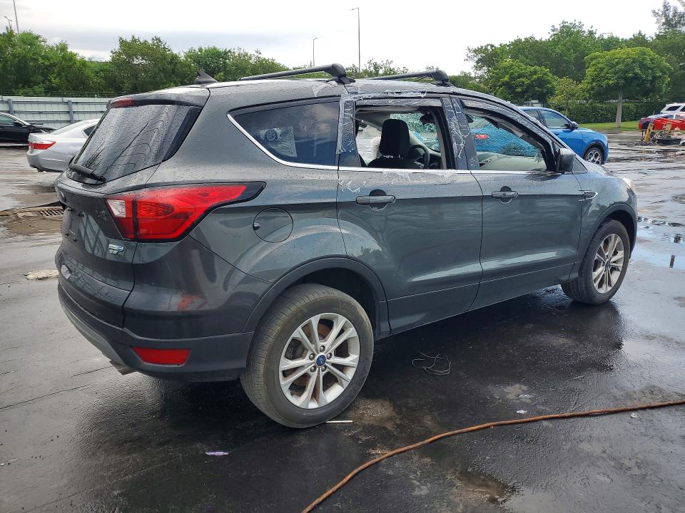 Photo 3 from auction – 2019 FORD ESCAPE with VIN 1FMCU9GD3KUA09491