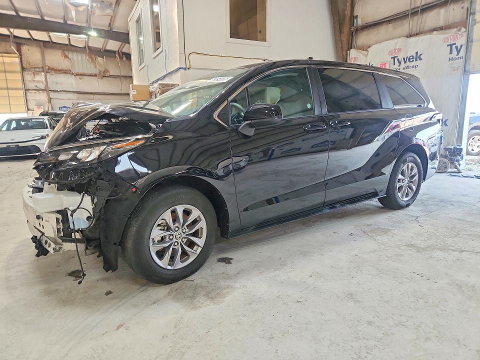 Photo 1 from auction – 2025 TOYOTA SIENNA with VIN 5TDKRKEC0SS231526