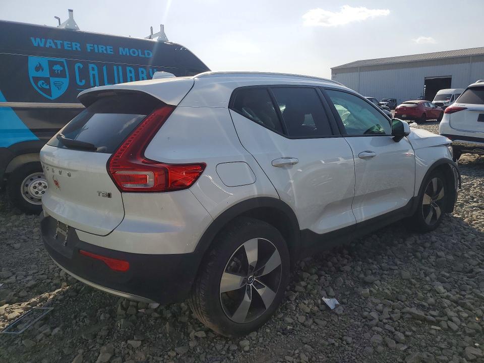 Photo 3 from auction – 2021 VOLVO XC40 with VIN YV4162UK2M2465235