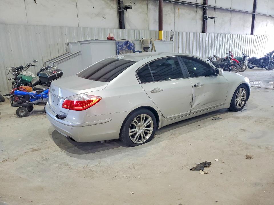 Photo 3 from auction – 2010 HYUNDAI GENESIS with VIN KMHGC4DE8AU093987