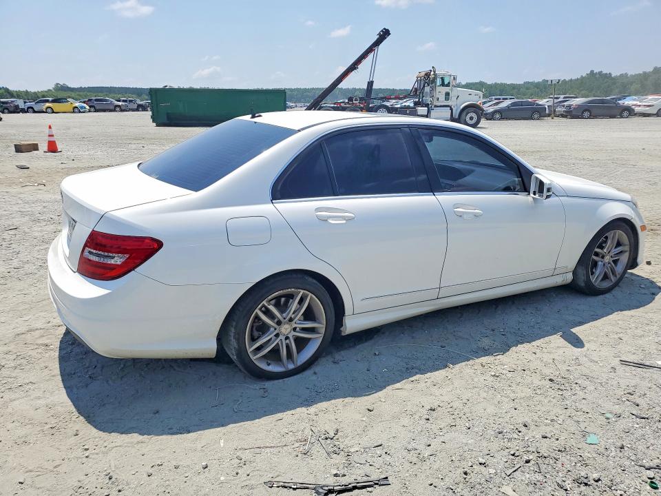 Photo 3 from auction – 2013 MERCEDES-BENZ C with VIN WDDGF4HB1DR246797