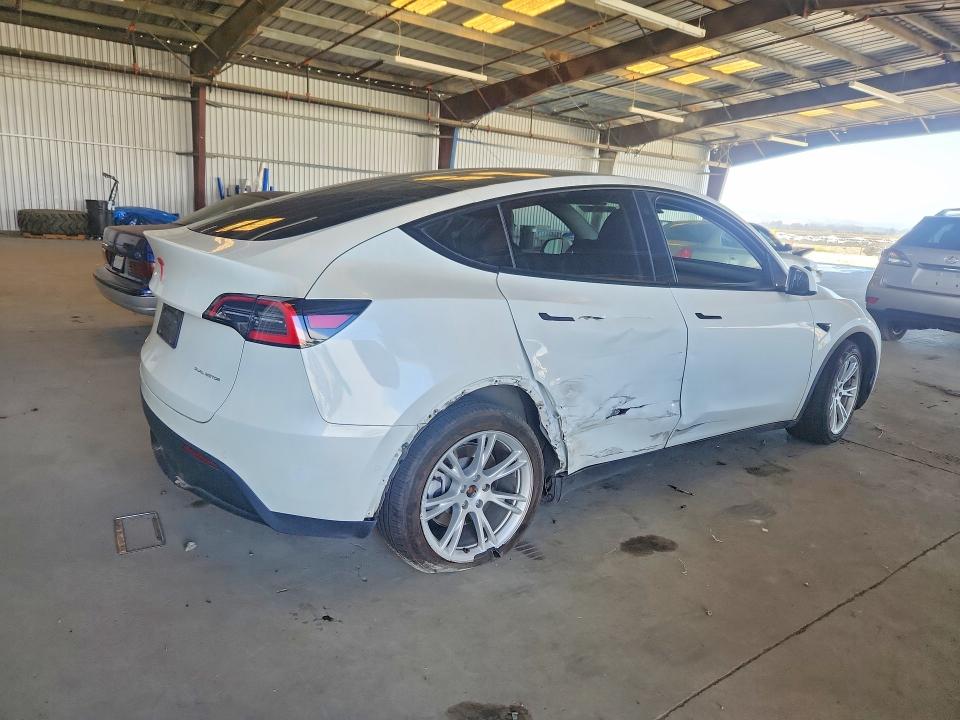 Photo 3 from auction – 2021 TESLA MODEL Y with VIN 5YJYGDEE4MF073308