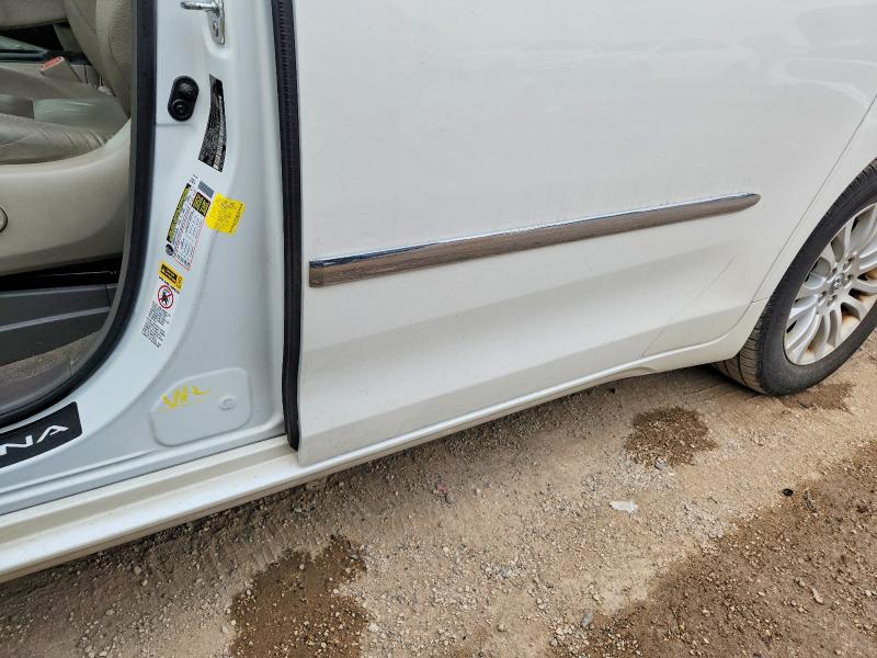 Photo 13 from auction – 2017 TOYOTA SIENNA with VIN 5TDYZ3DC6HS827976