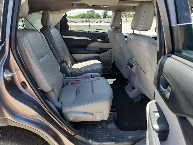 Photo 11 from auction – 2018 TOYOTA HIGHLANDER with VIN 5TDKZRFHXJS549736