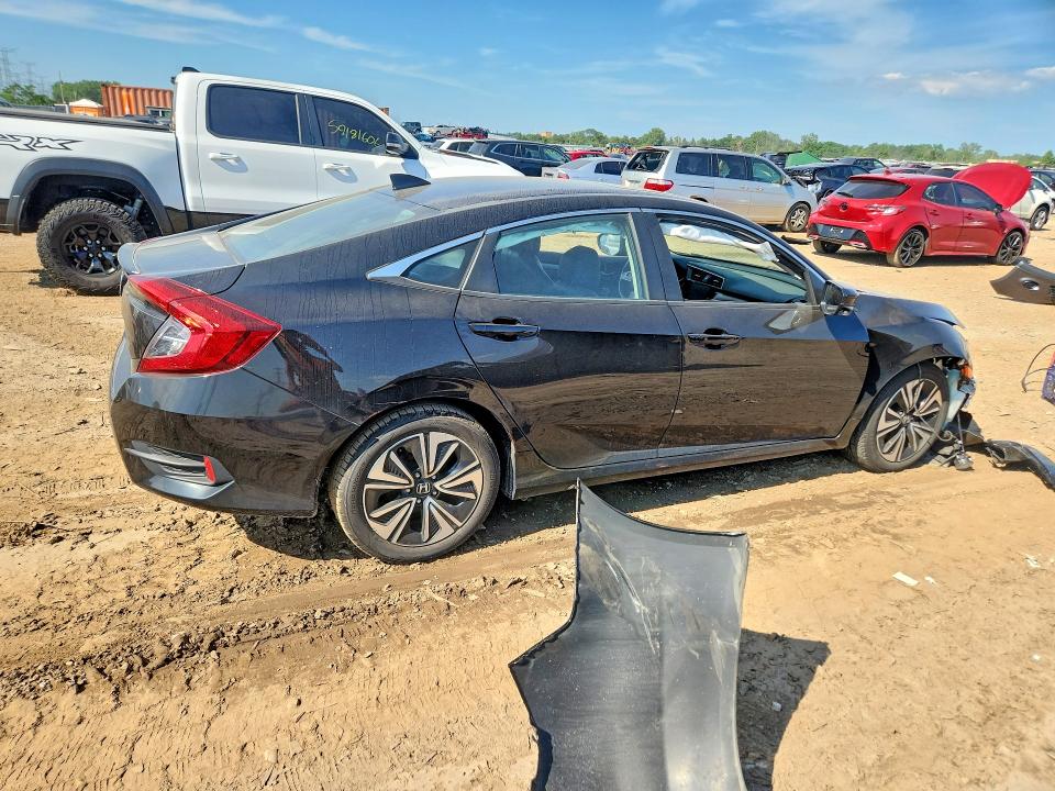 Photo 3 from auction – 2017 HONDA CIVIC with VIN 19XFC1F71HE019459