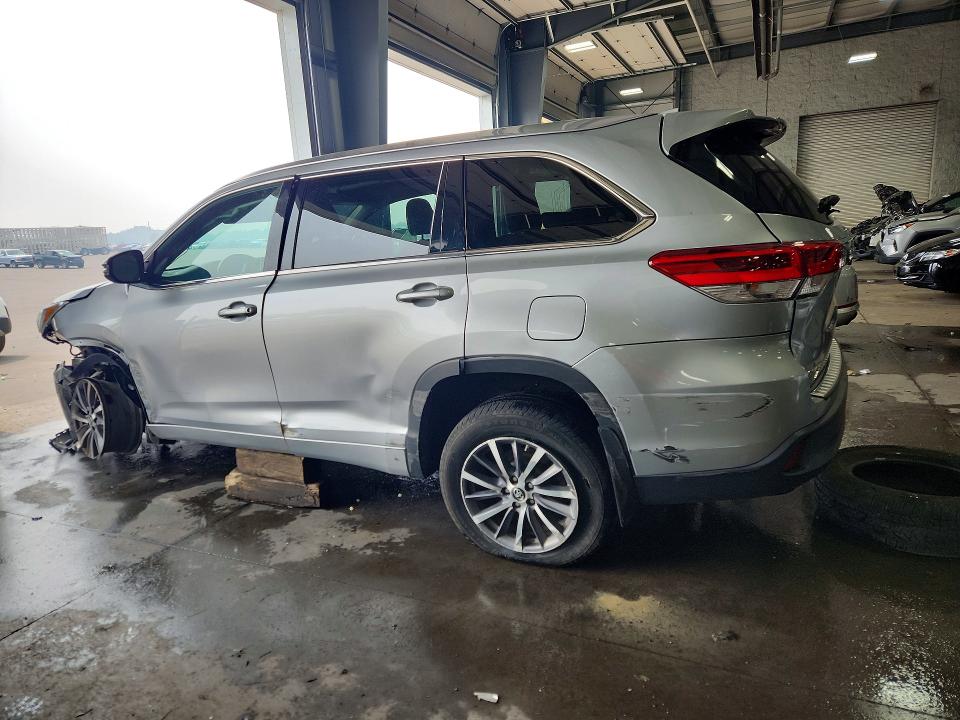 Photo 2 from auction – 2018 TOYOTA HIGHLANDER with VIN 5TDJZRFH8JS815749