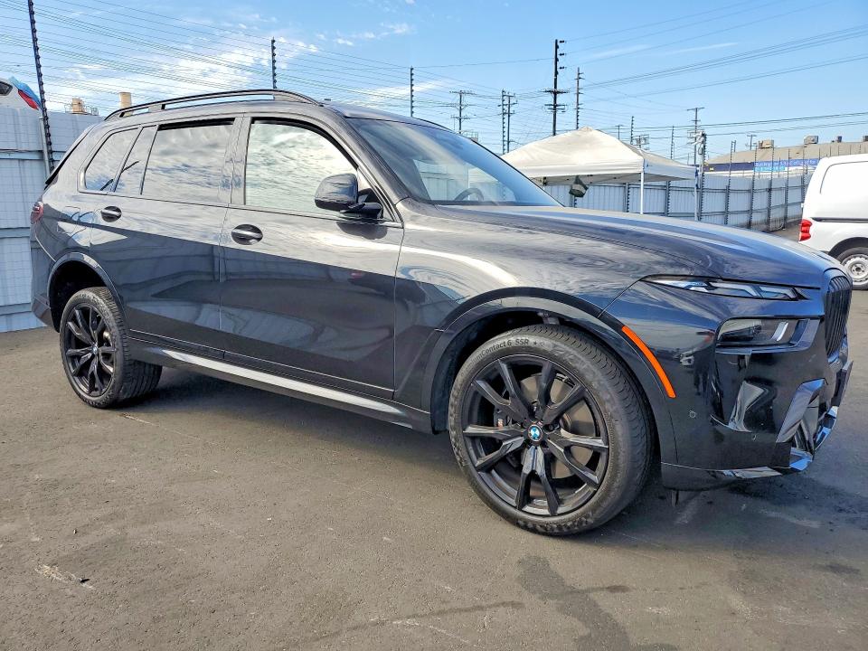 Photo 4 from auction – 2025 BMW X7 with VIN 5UX23EM00S9W95763