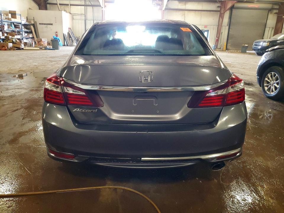 Photo 6 from auction – 2017 HONDA ACCORD with VIN 1HGCR2F35HA162293