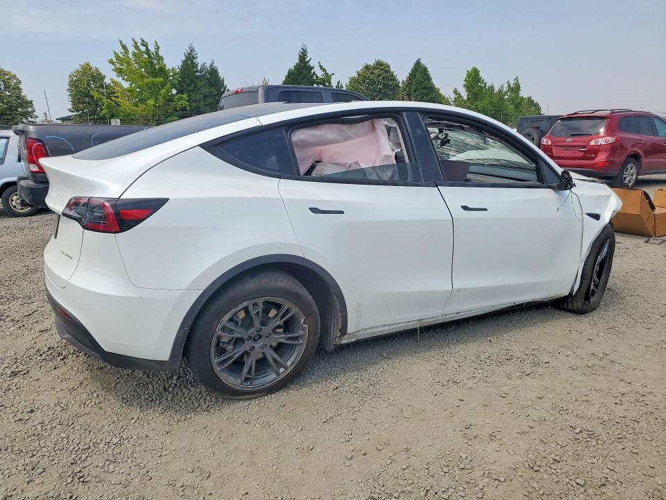 Фото 3 с аукциона – 2025 TESLA MODEL Y с VIN 7SAYGDEE8SF215952
