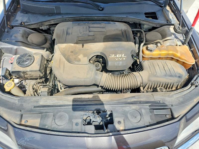Photo 11 from auction – 2014 CHRYSLER 300C with VIN 2C3CCAEGXEH183768