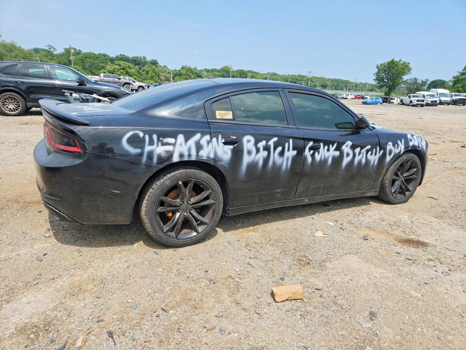 Снимка 3 от търг – 2018 DODGE CHARGER с VIN 2C3CDXBG8JH290302