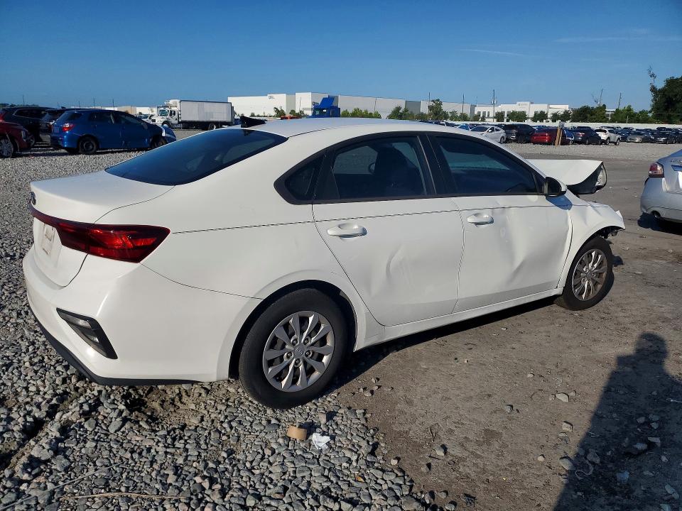 Photo 3 from auction – 2021 KIA FORTE with VIN 3KPF24AD2ME374328