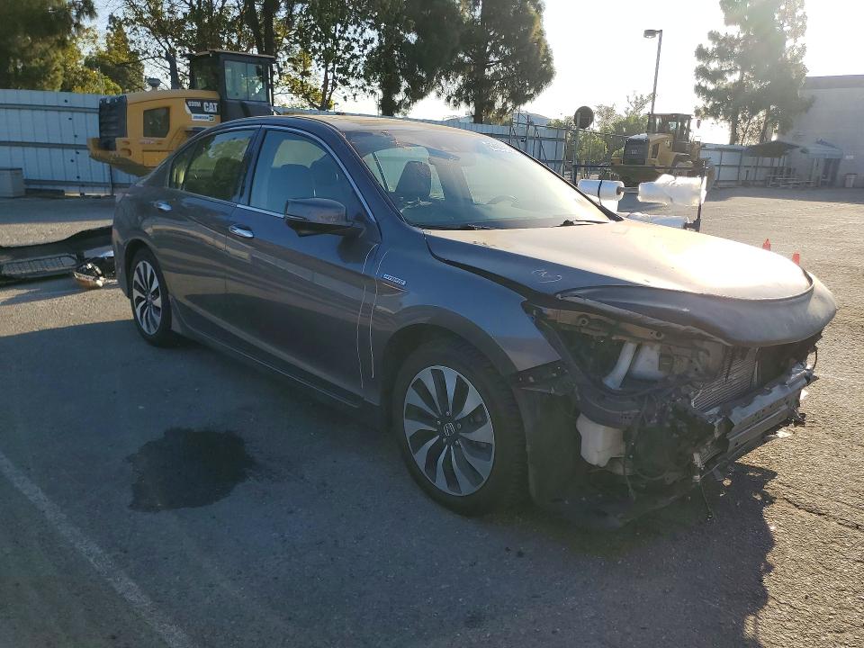 Photo 4 from auction – 2017 HONDA ACCORD with VIN JHMCR6F7XHC031968