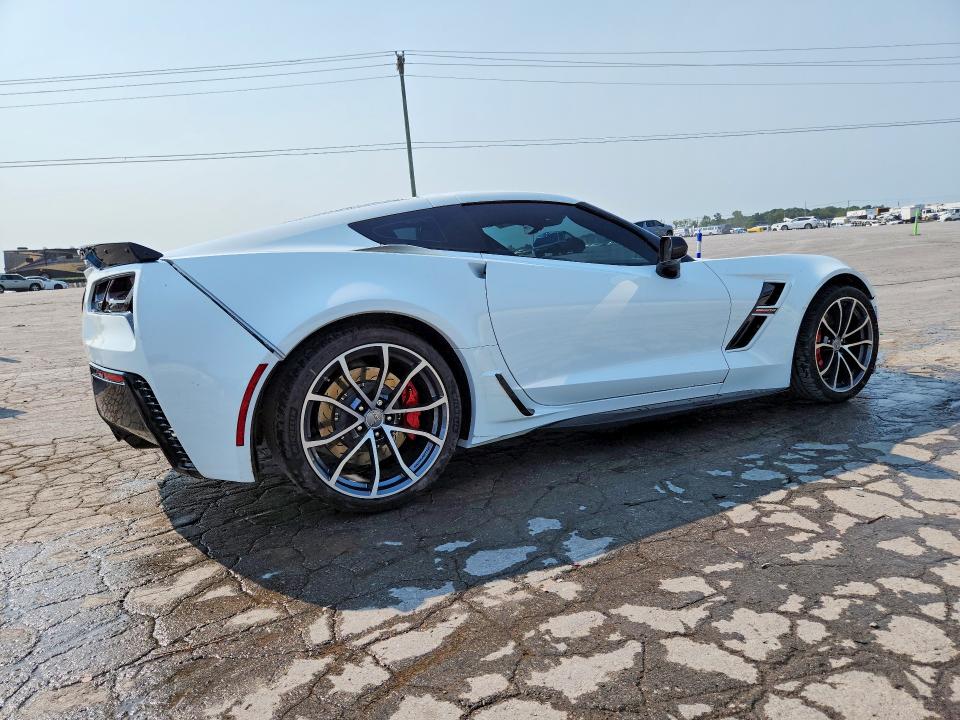 Photo 3 from auction – 2019 CHEVROLET CORVETTE with VIN 1G1YV2D75K5107759