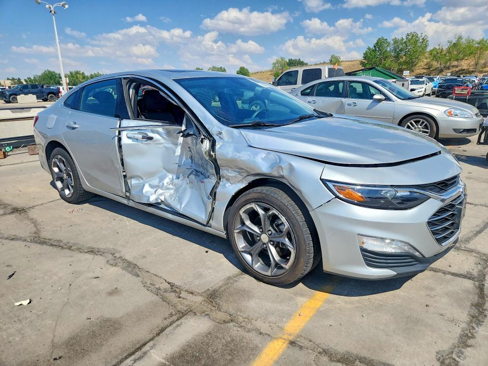 Photo 4 from auction – 2021 CHEVROLET MALIBU with VIN 1G1ZD5ST5MF011569