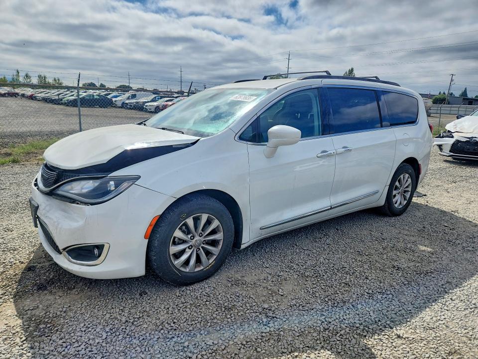 CHRYSLER PACIFICA 2017 with VIN 2C4RC1BG2HR815929 - Photo from auction