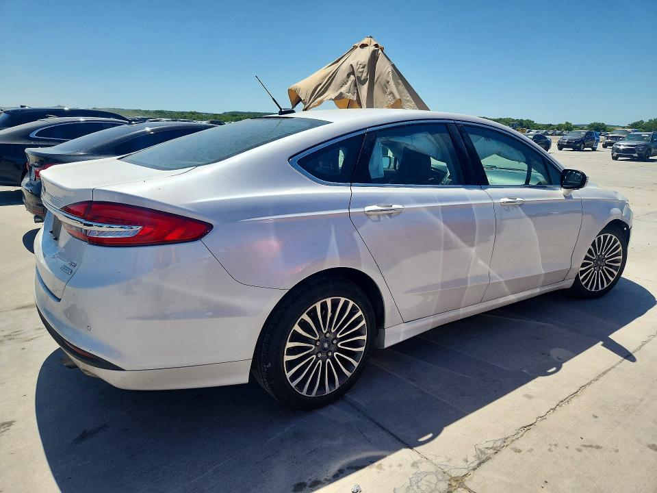 Photo 3 from auction – 2017 FORD FUSION with VIN 3FA6P0HD7HR228396
