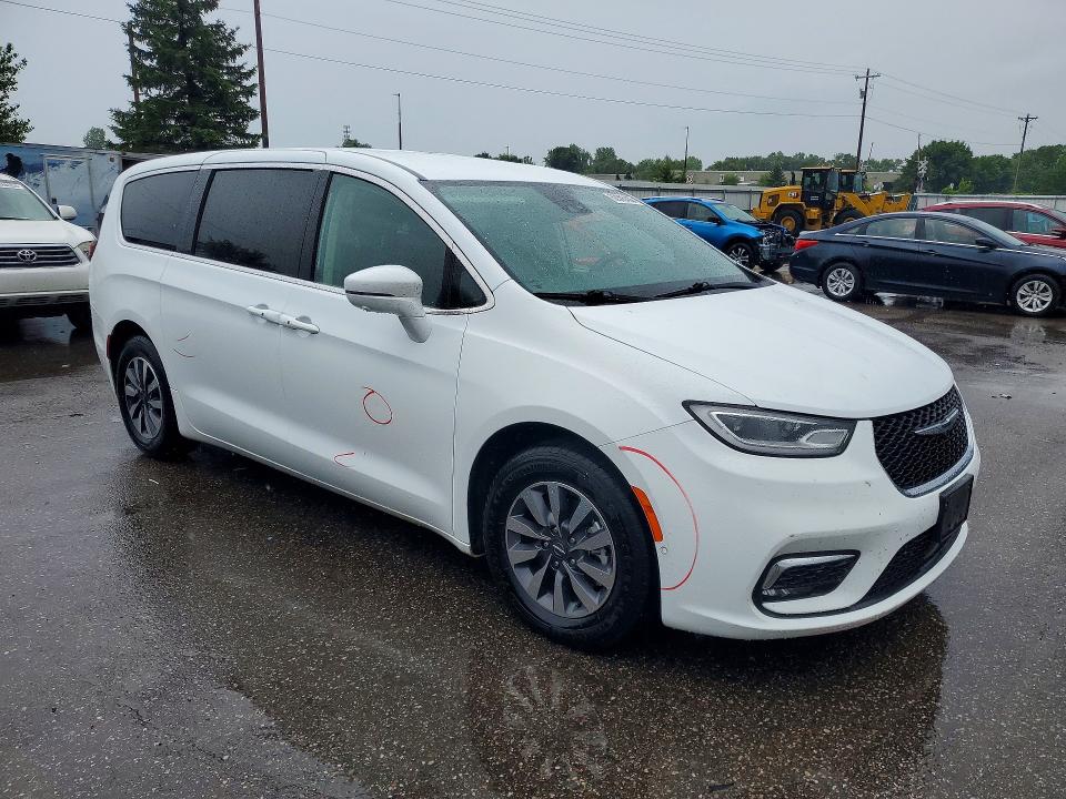 Photo 4 from auction – 2022 CHRYSLER PACIFICA with VIN 2C4RC1L72NR121638