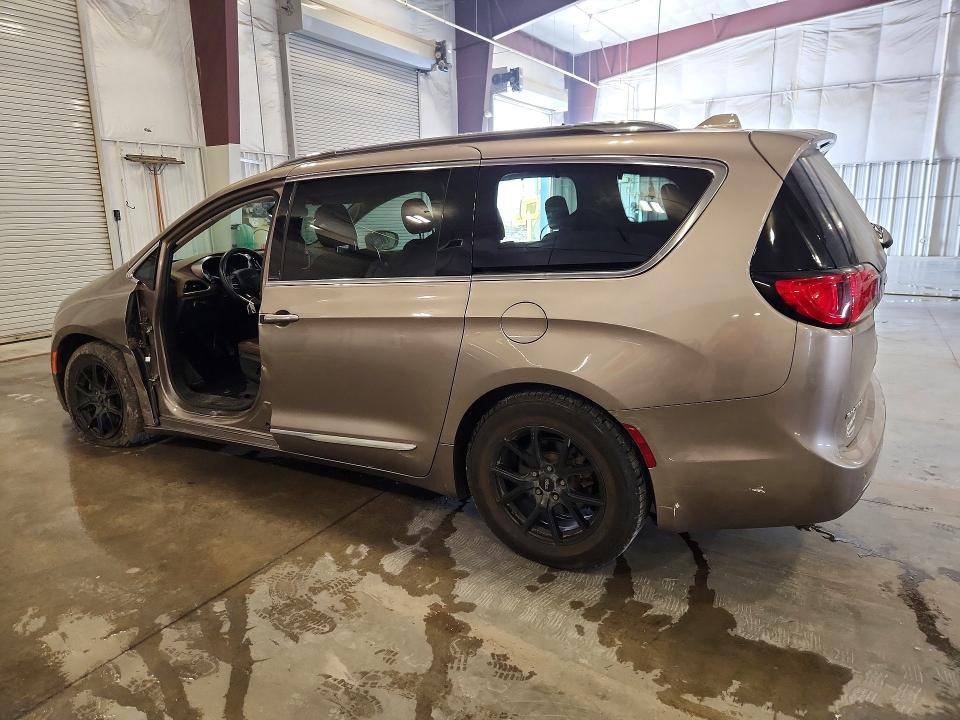 Photo 2 from auction – 2017 CHRYSLER PACIFICA with VIN 2C4RC1GG7HR796691